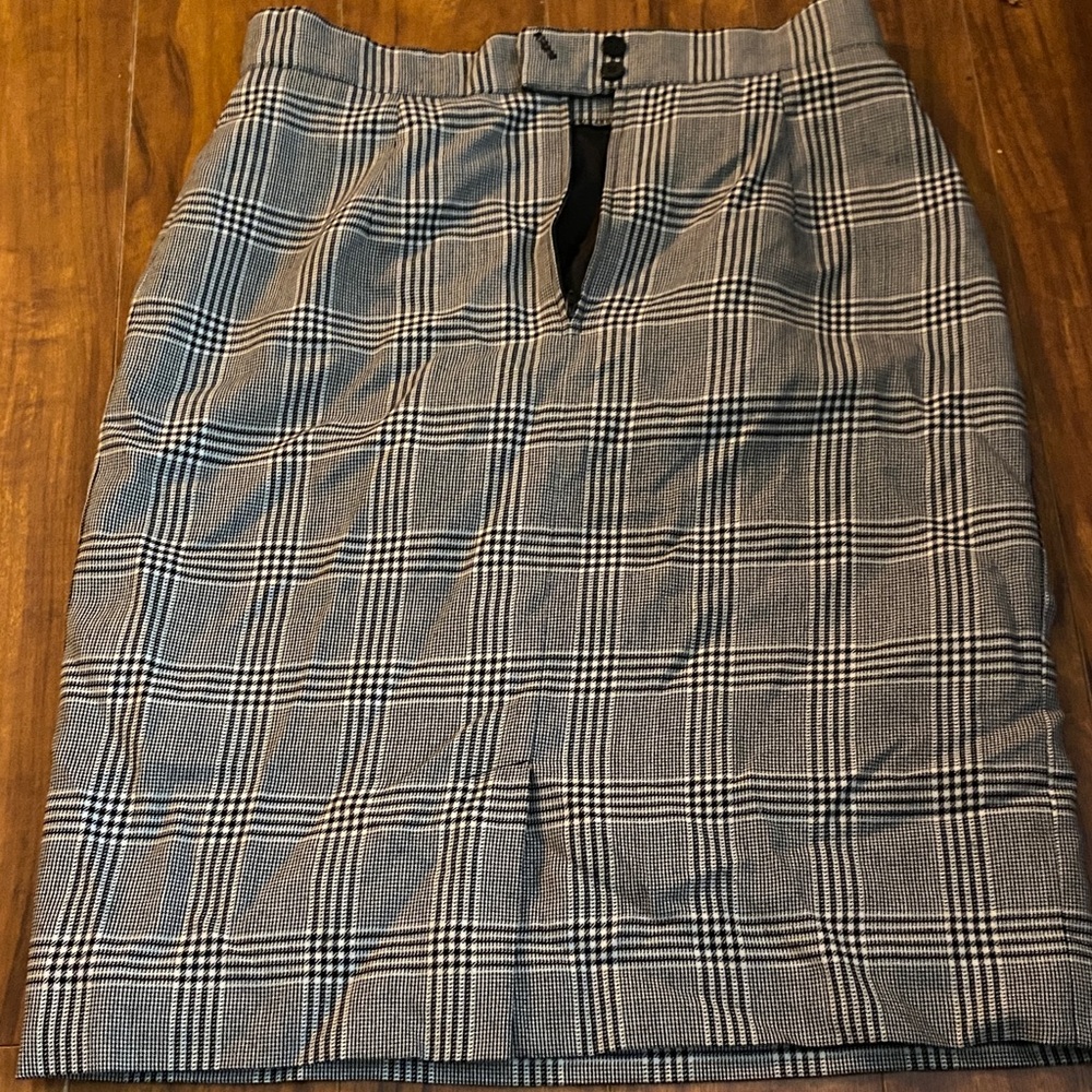 Jones Wear Plaid Skirt with slit